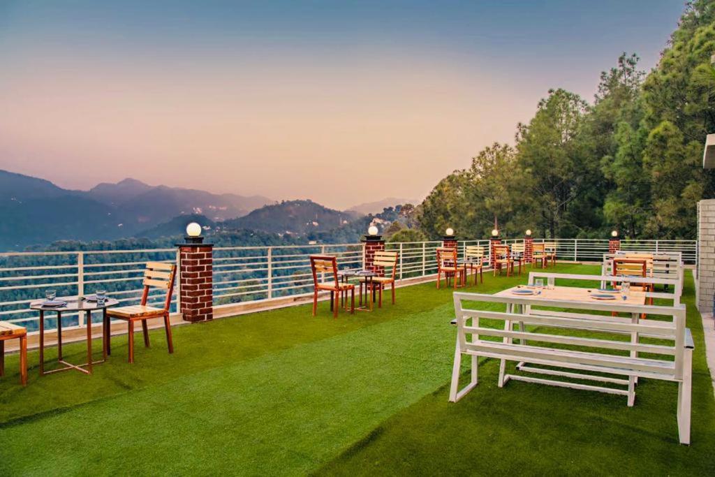 Hillcrest Heights Kasauli Exterior photo